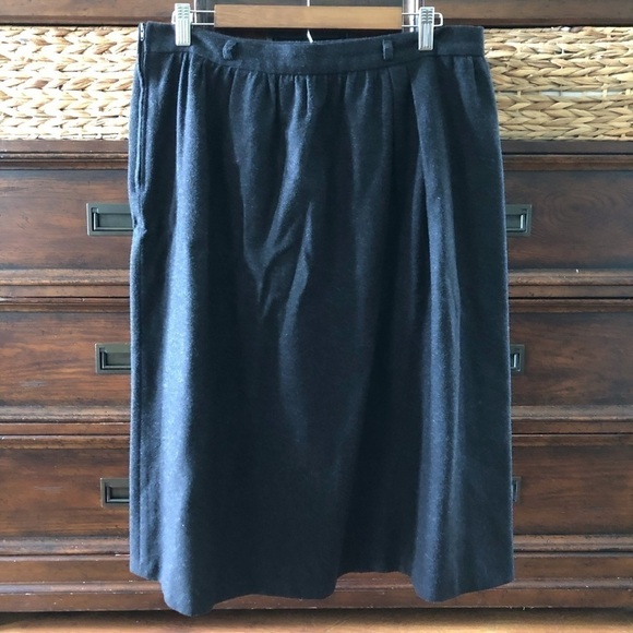 Vintage Briggs black wool knee length skirt in size 14 - Picture 2 of 4
